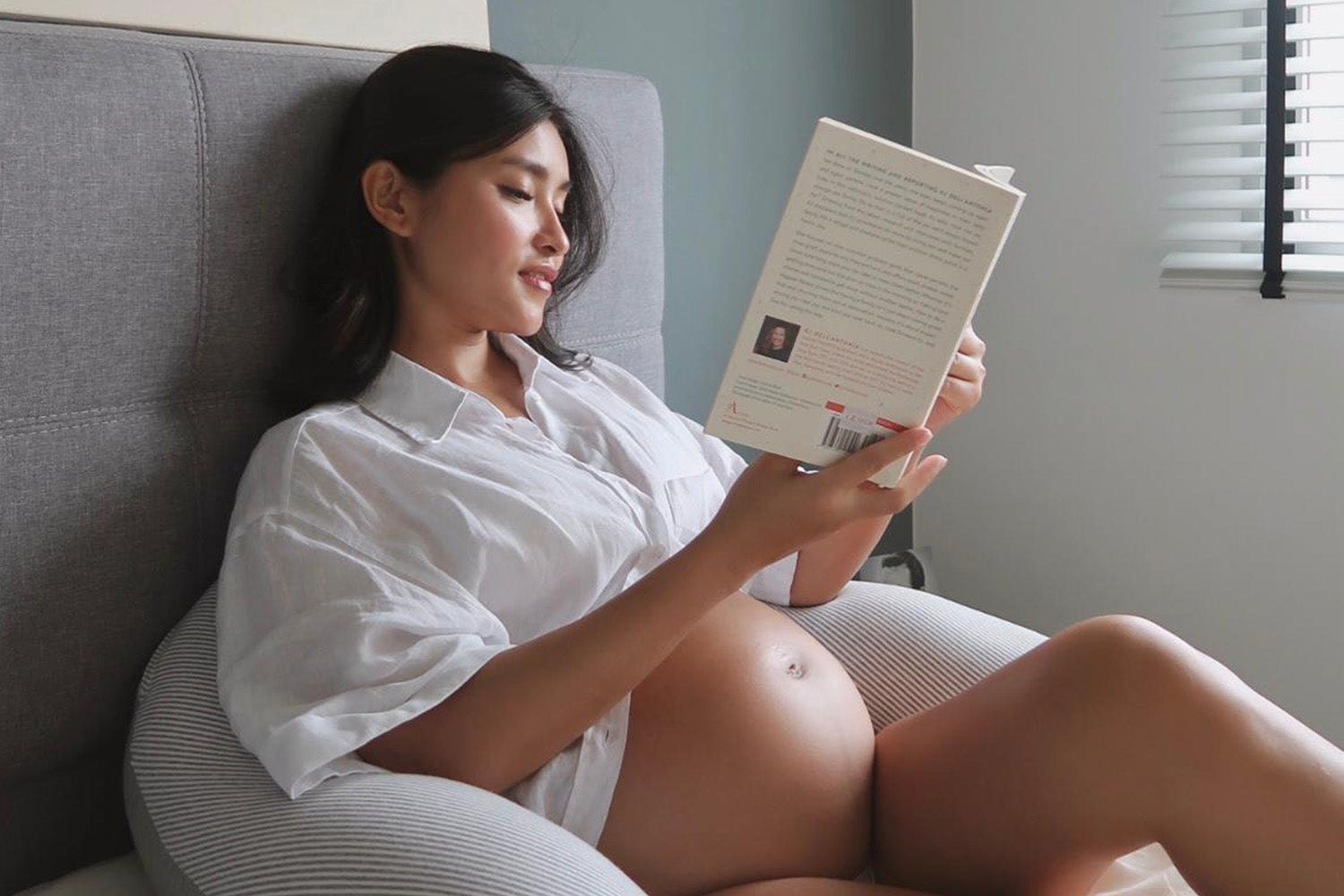 pregnant mum reading about raising newborn in singapore and about maternity leave