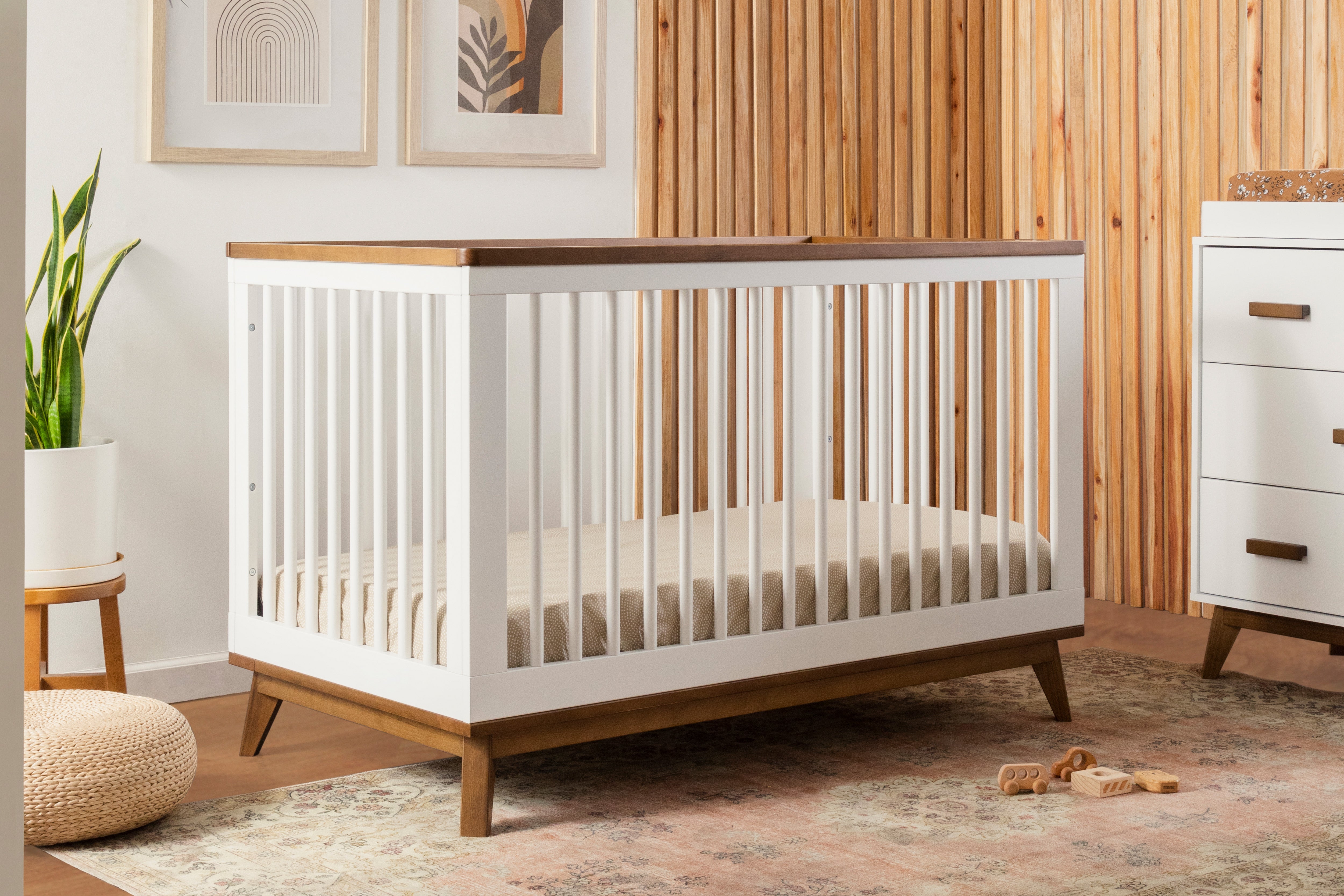 Babyletto Scoot Crib White Walnut#color_white-and-walnut