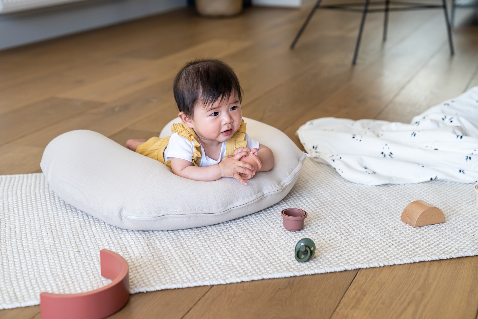Doomoo Softy: Organic Cotton Small 2-in-1 Multi-Functional Pillow for Nursing and Lounging