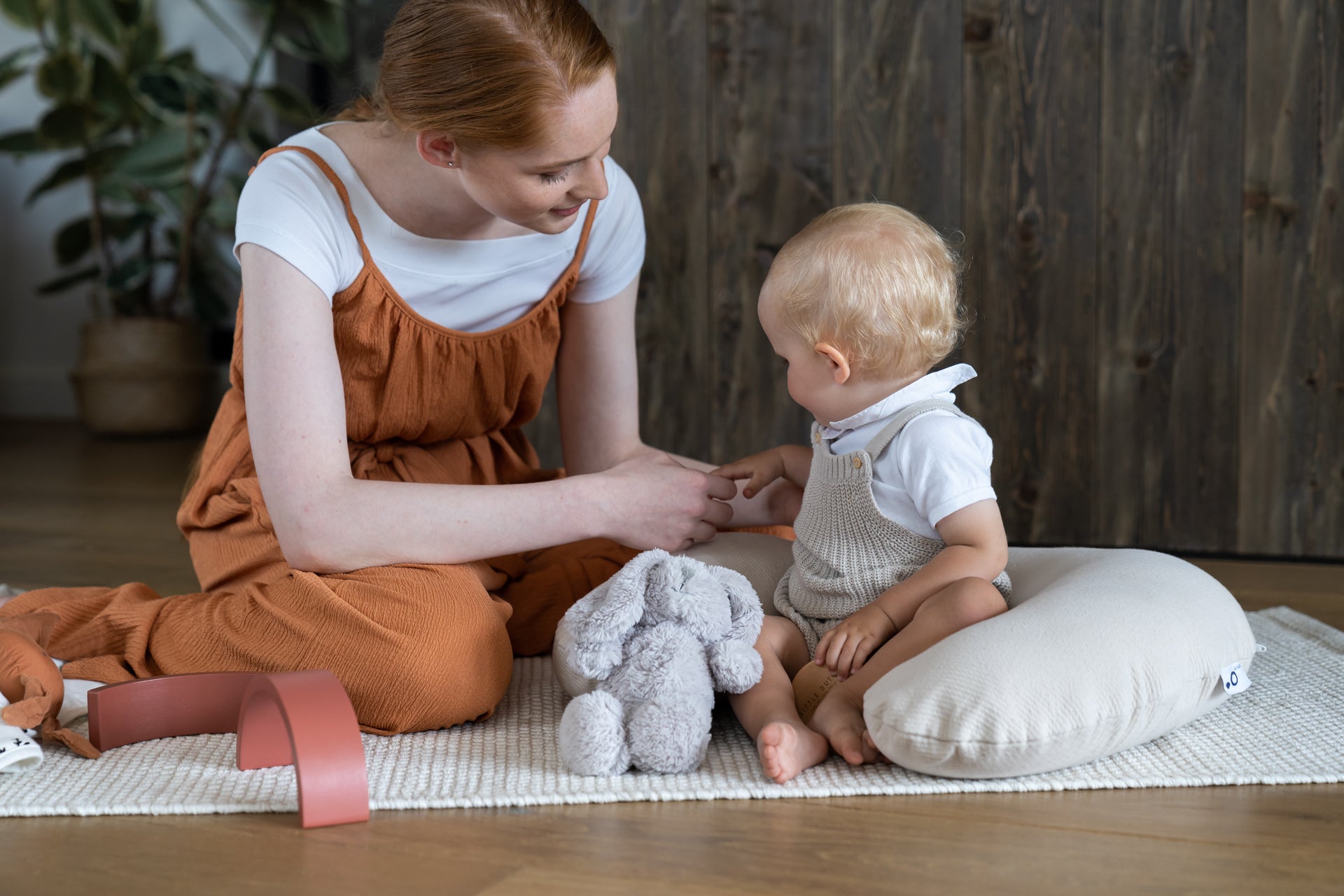 Doomoo Softy: Organic Cotton Small 2-in-1 Multi-Functional Pillow for Nursing and Lounging