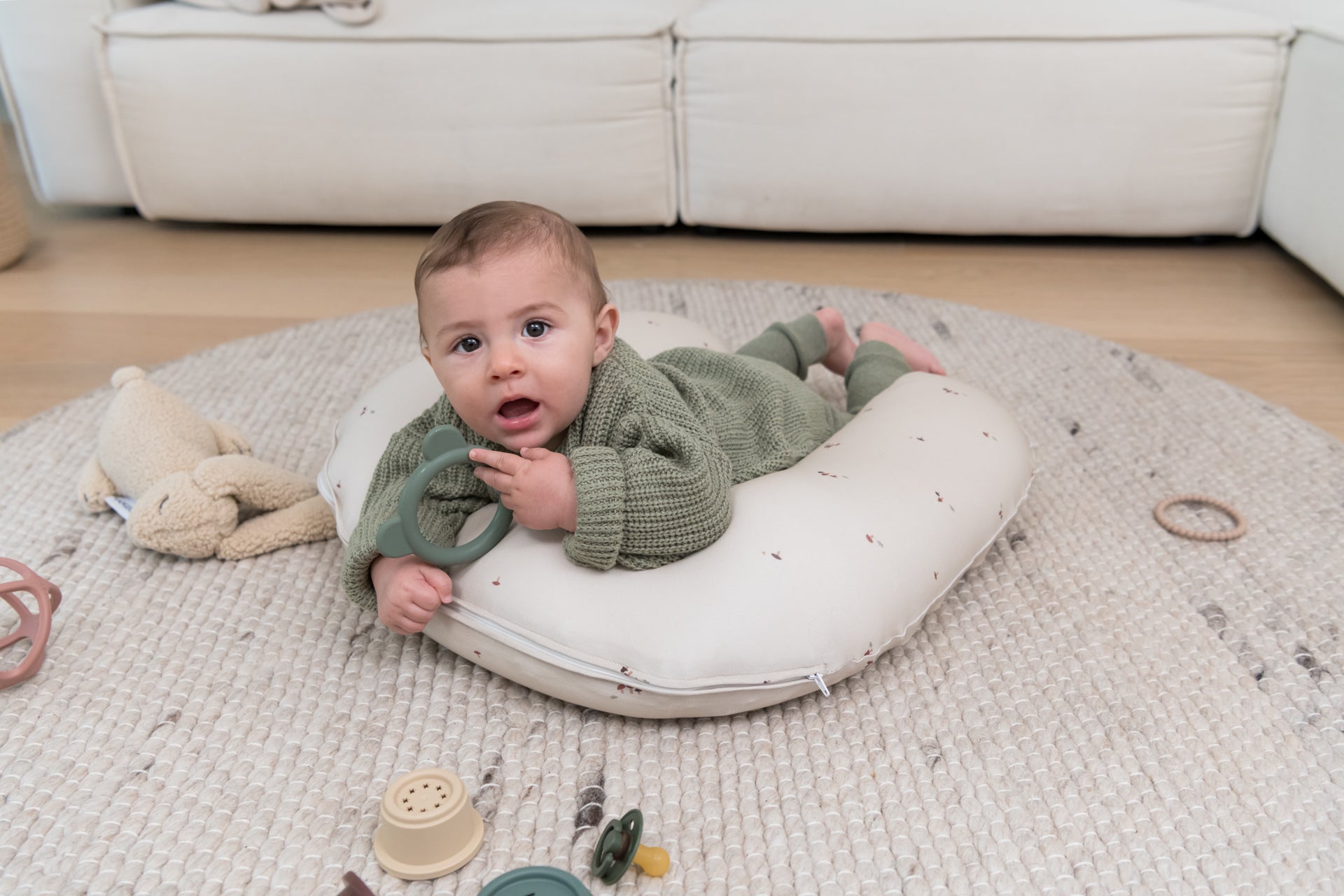 Doomoo Softy: Organic Cotton Small 2-in-1 Multi-Functional Pillow for Nursing and Lounging