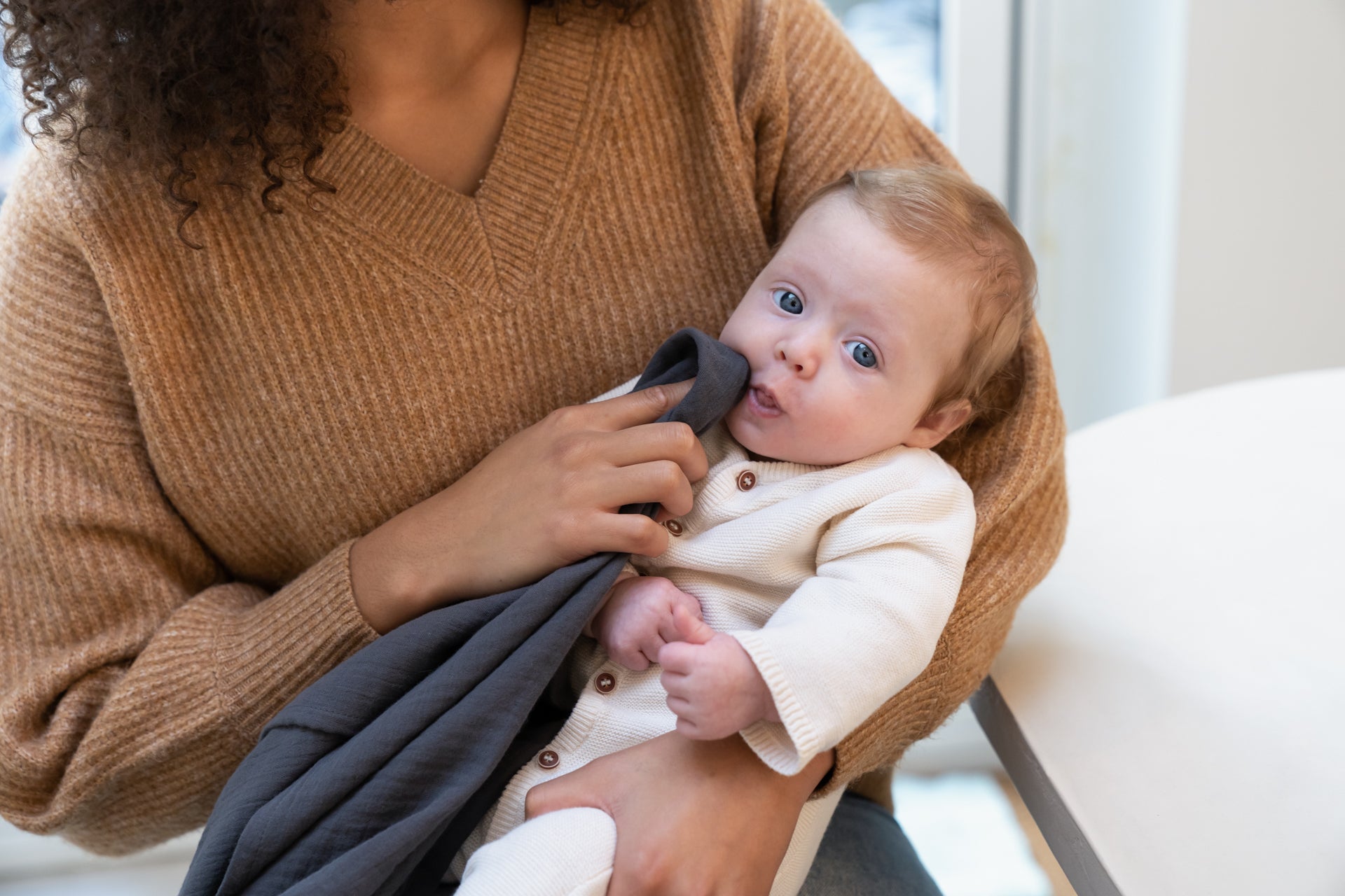 Doomoo Mom'N Play: Organic Cotton Multi-Functional Nursing Cover With Teether