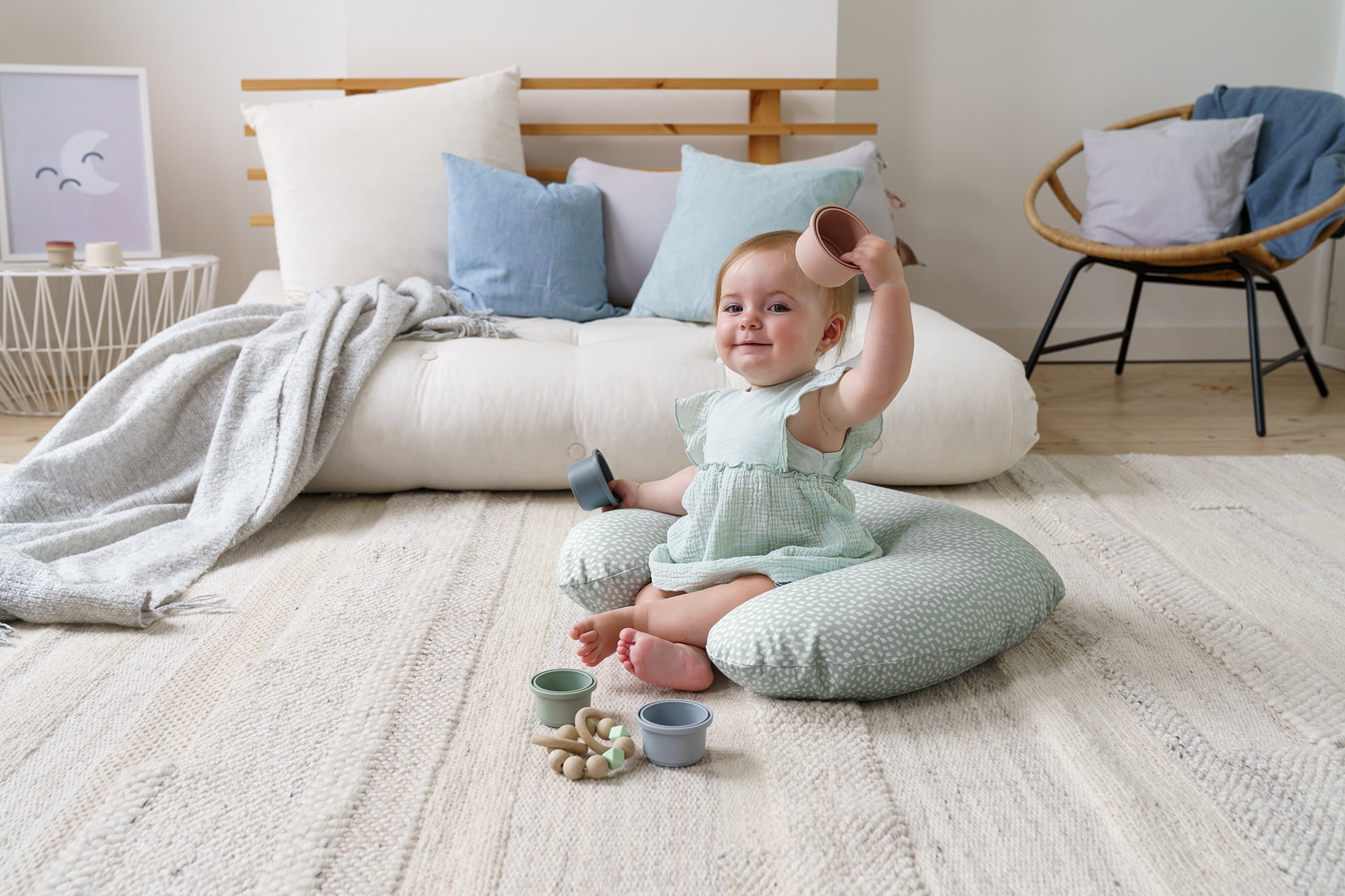 doomoo softy 2-in-1multi-functional pillow for nursing and lounging cloudy khaki