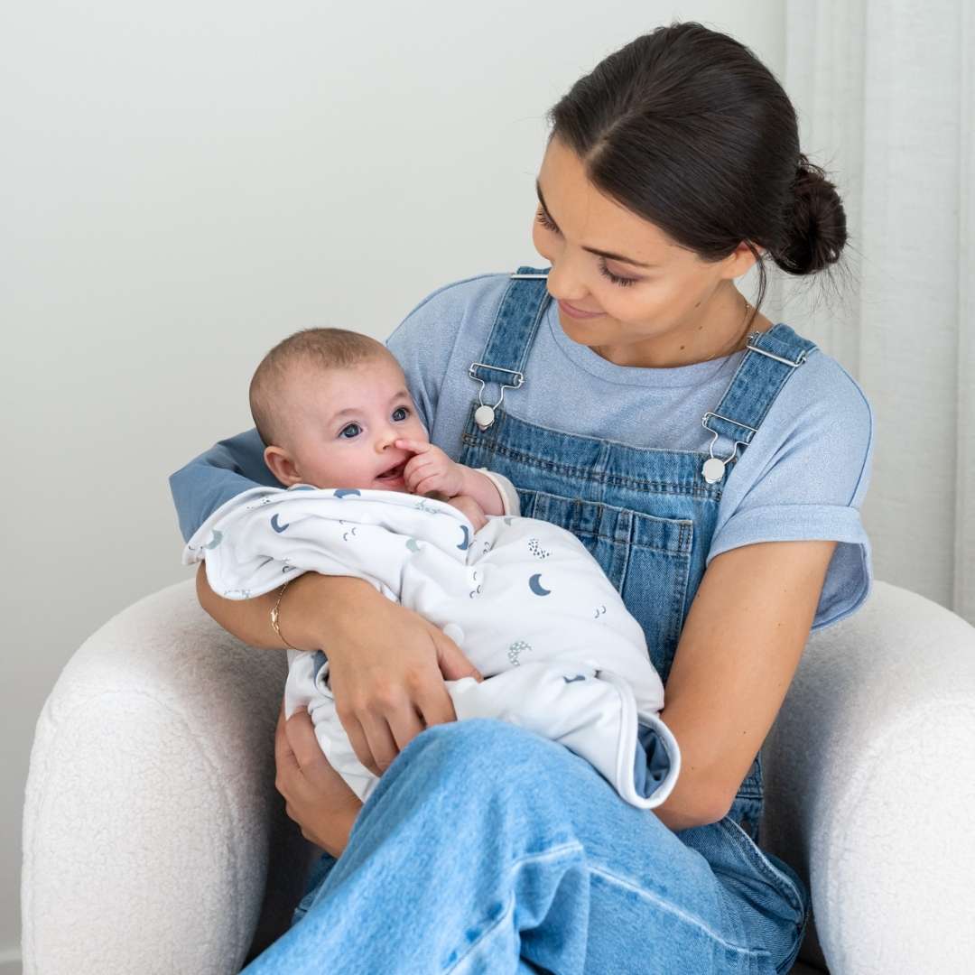 baby wrapped up in doomoo dream blue grey moon blanket#color_blue-grey-moon