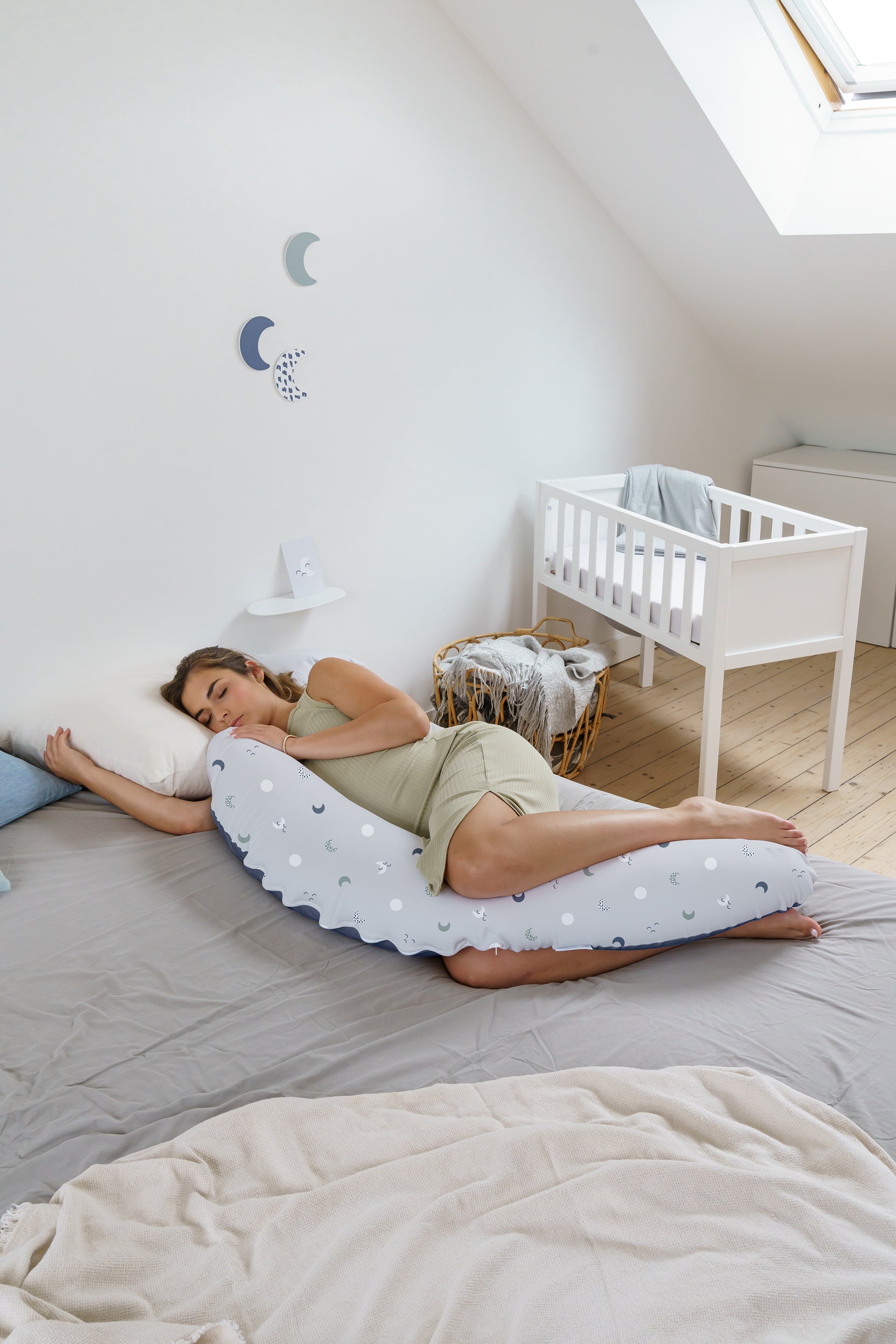 doomoo buddy 3-in-1 pregnancy pillow blue grey moon color_blue-grey-moon
