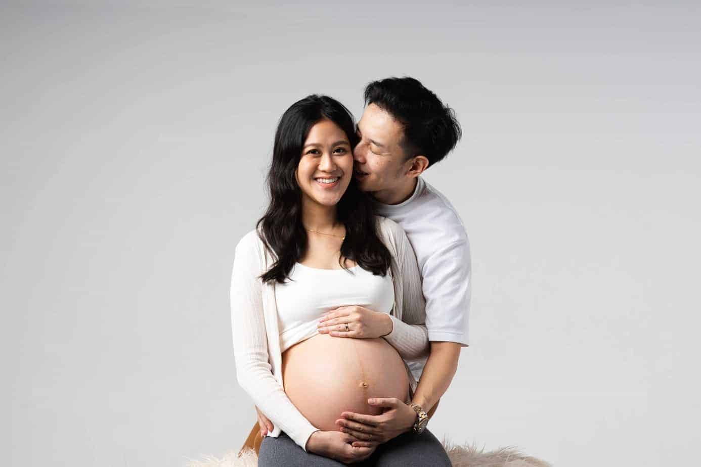 couple maternity photoshoot studio
