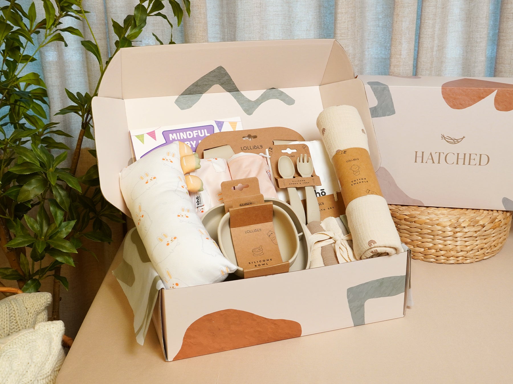 premium baby and new mother hamper