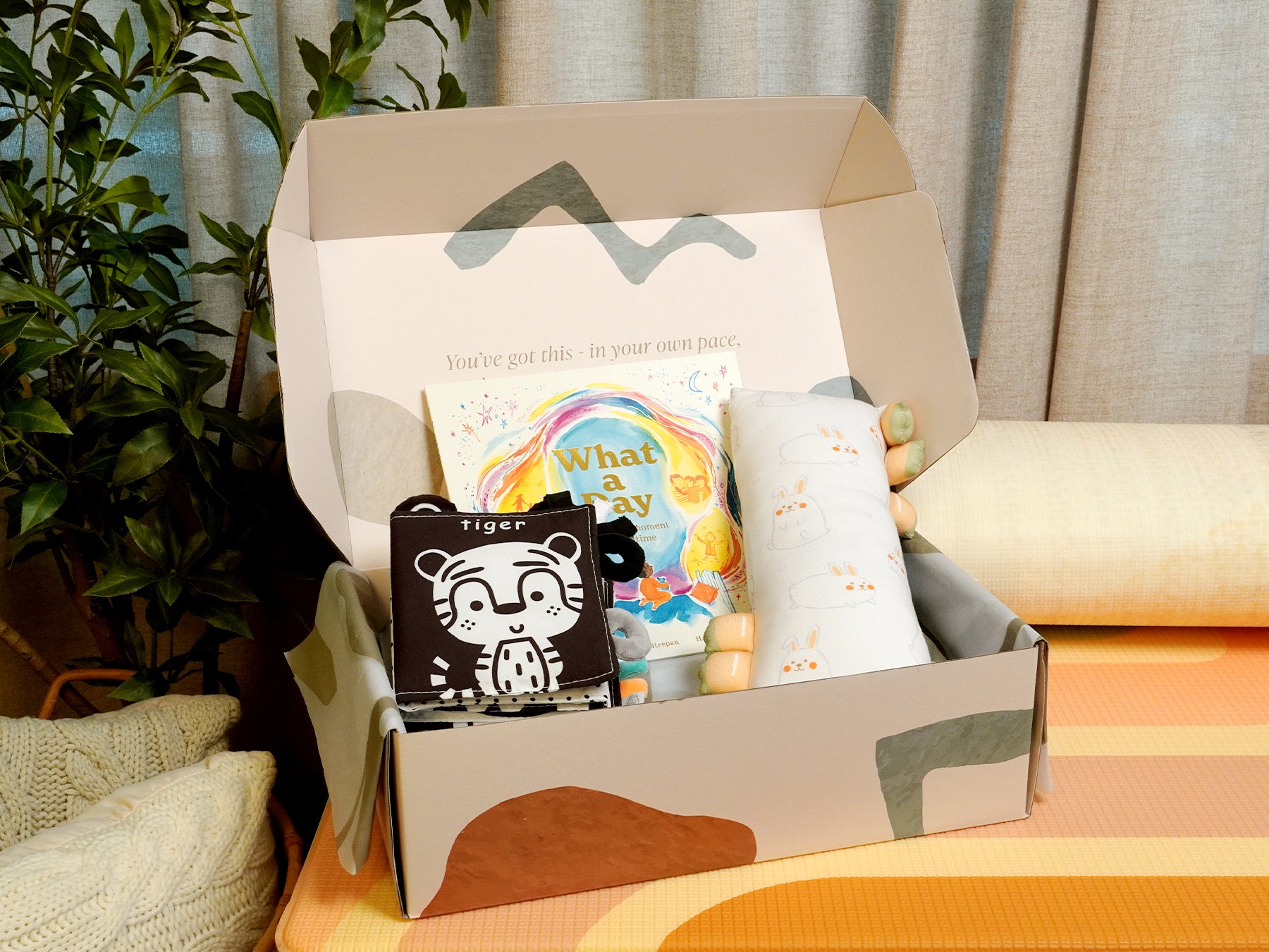 baby gift set for tummy time playmat