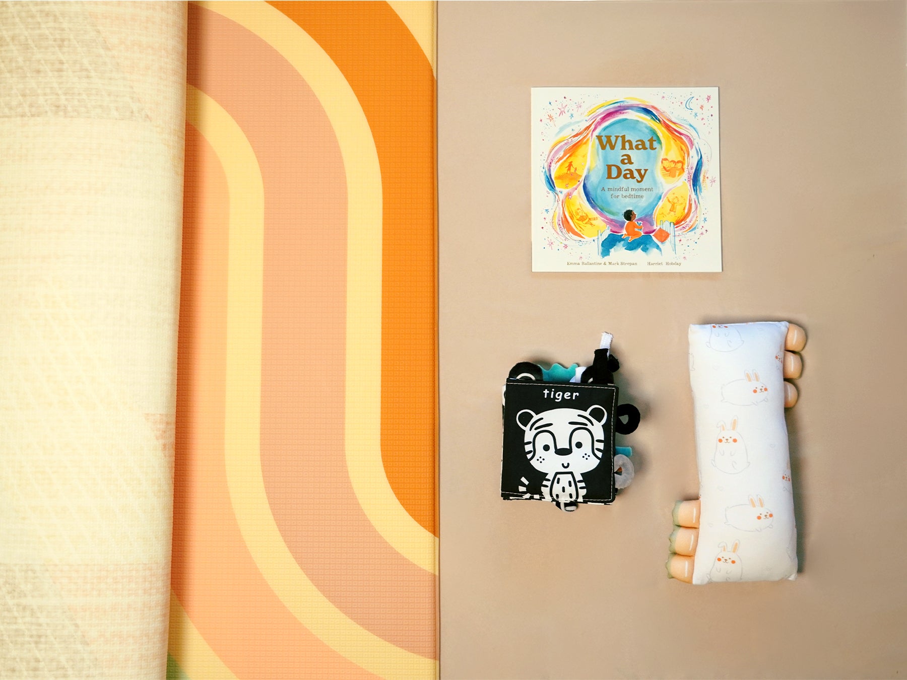 baby gift set for tummy time playmat