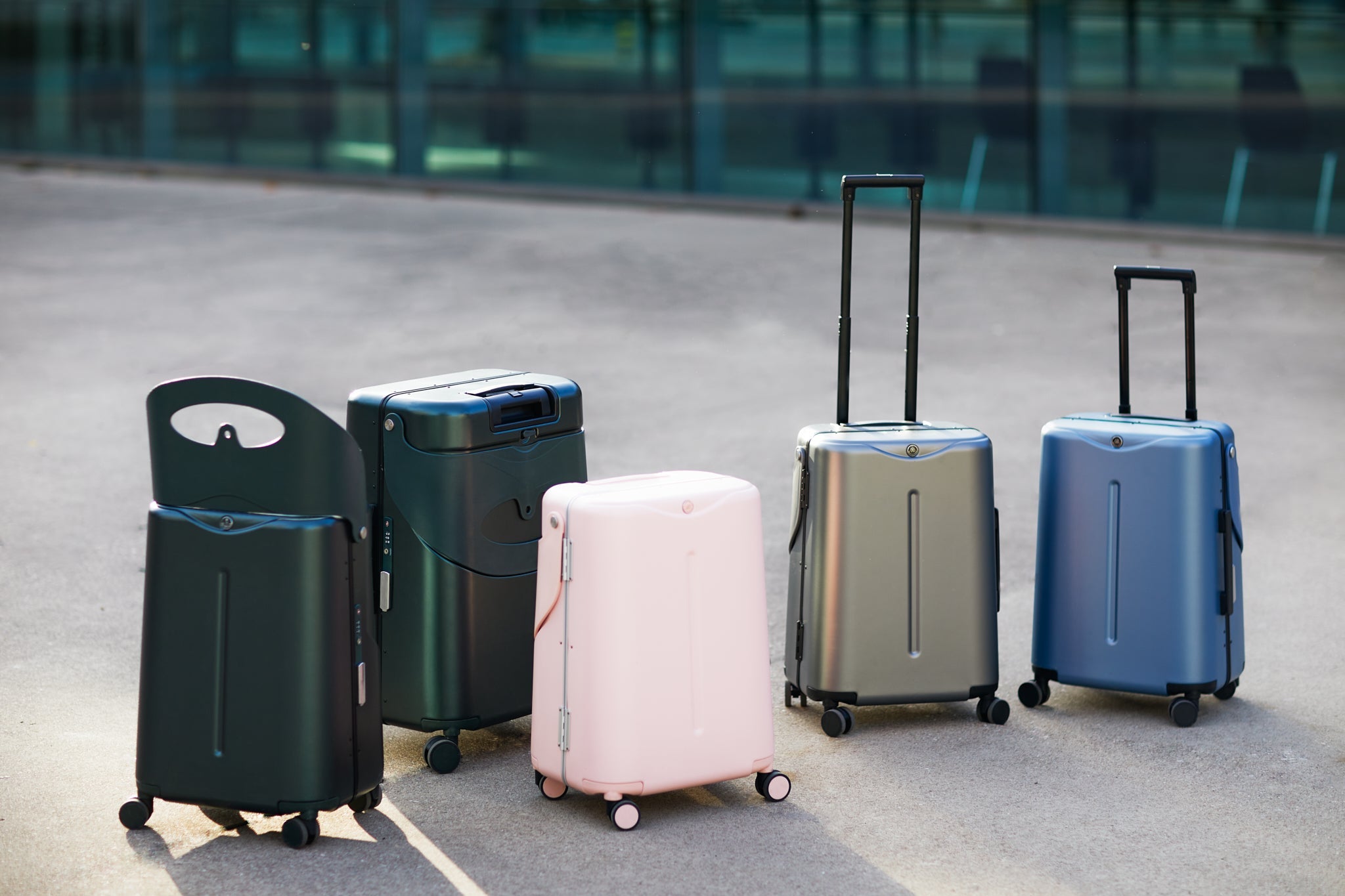 all five different colours of miamily luggage in a picture