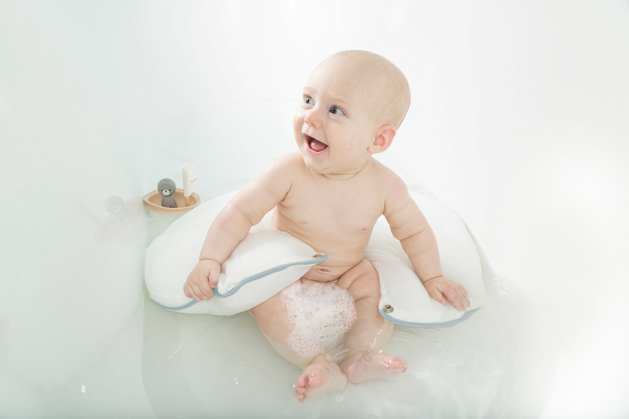 baby sitting in bath tub with doomoo comfy bath
