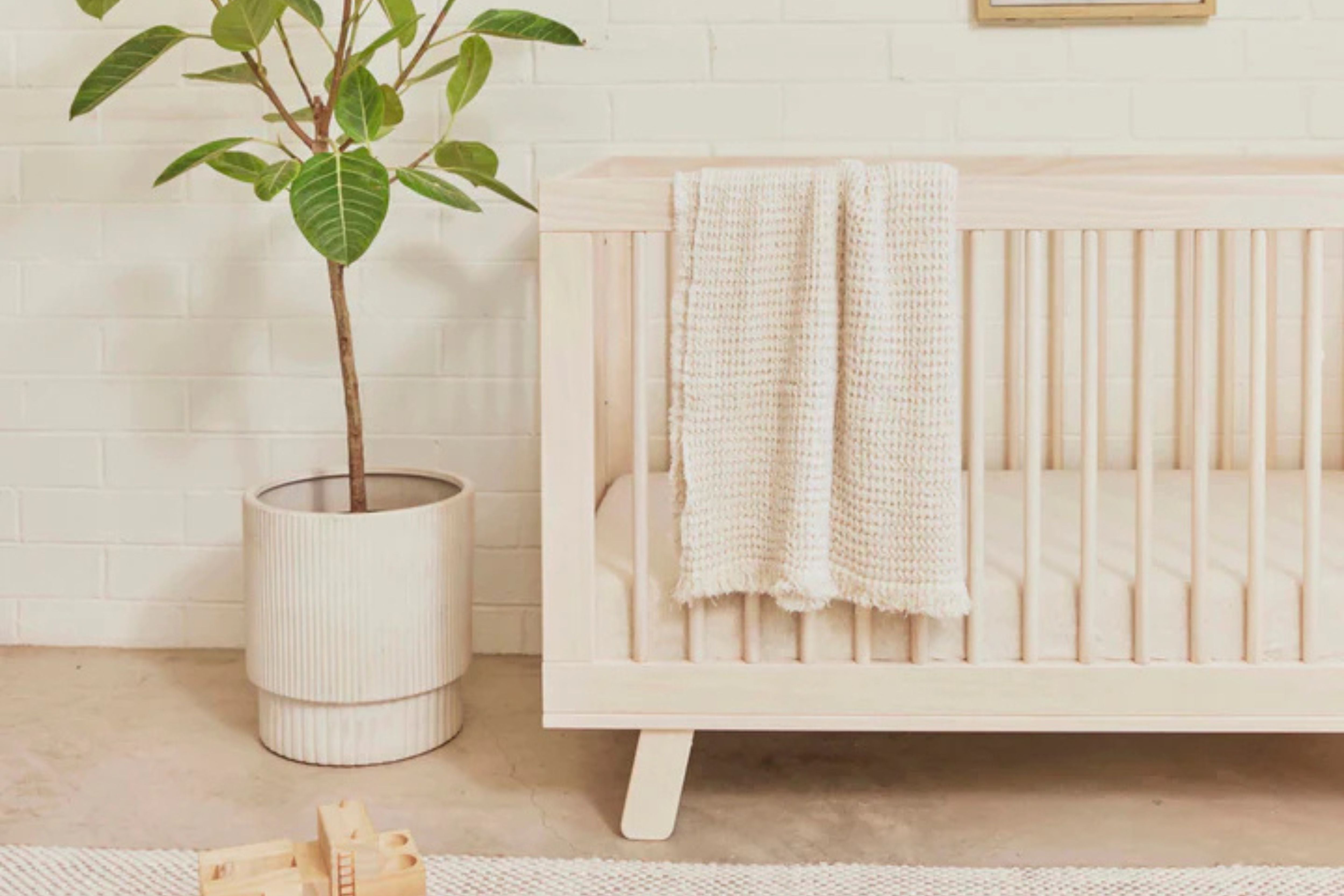 babyletto hudson crib washed#color_washed-natural