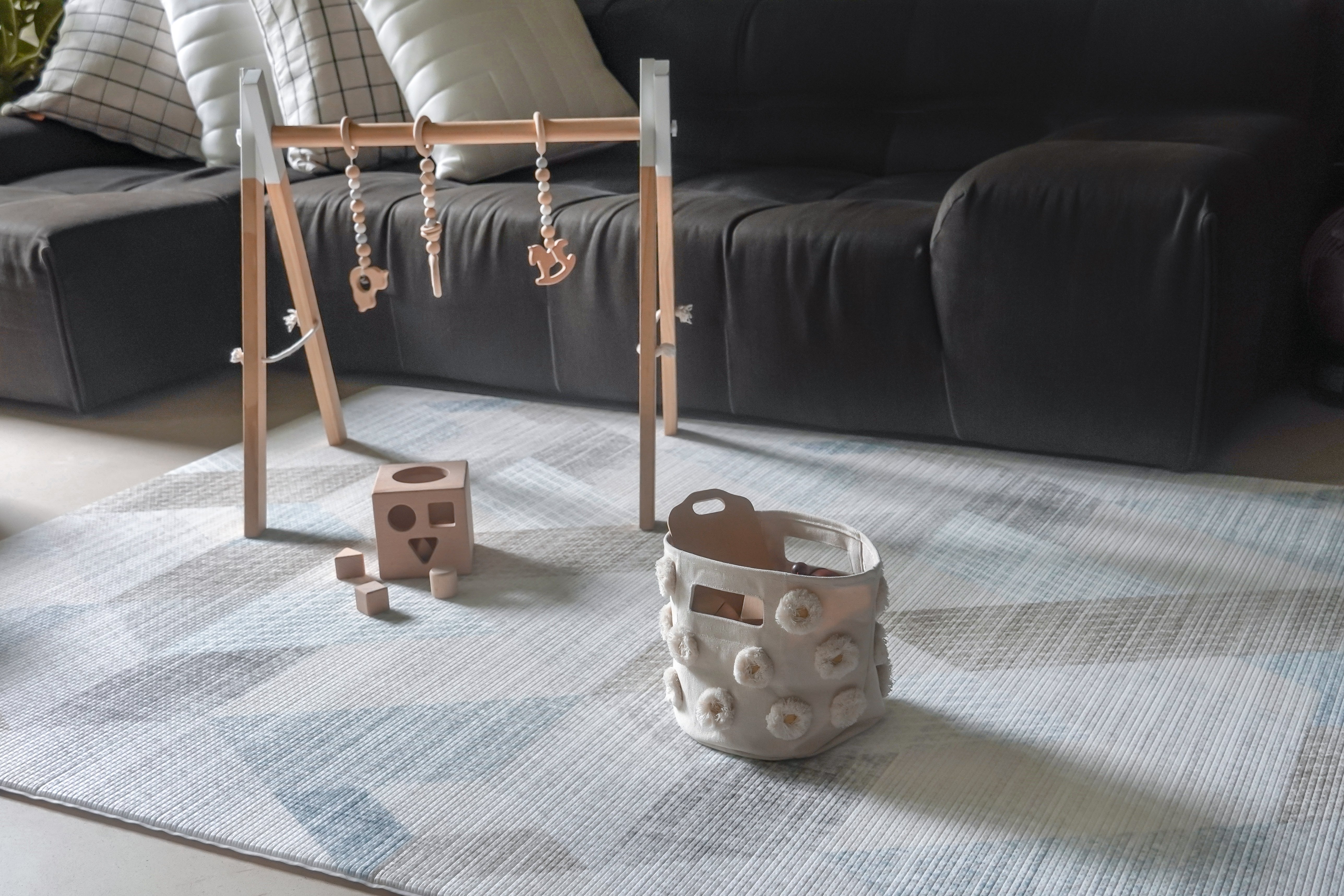 wooden arch and blocks on lollibly snow dune play mat