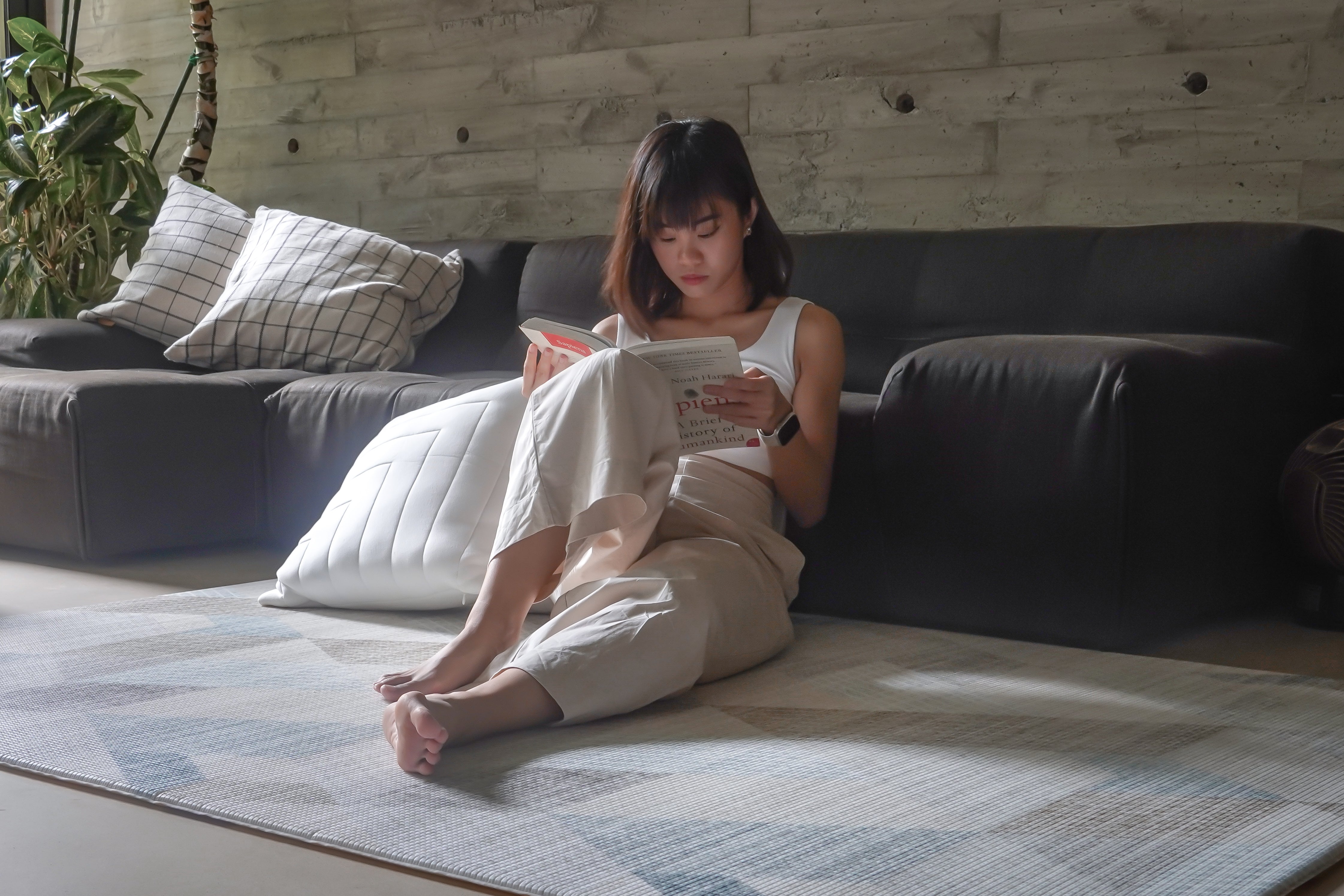 lady reading her book on the lollibly snow dune play mat