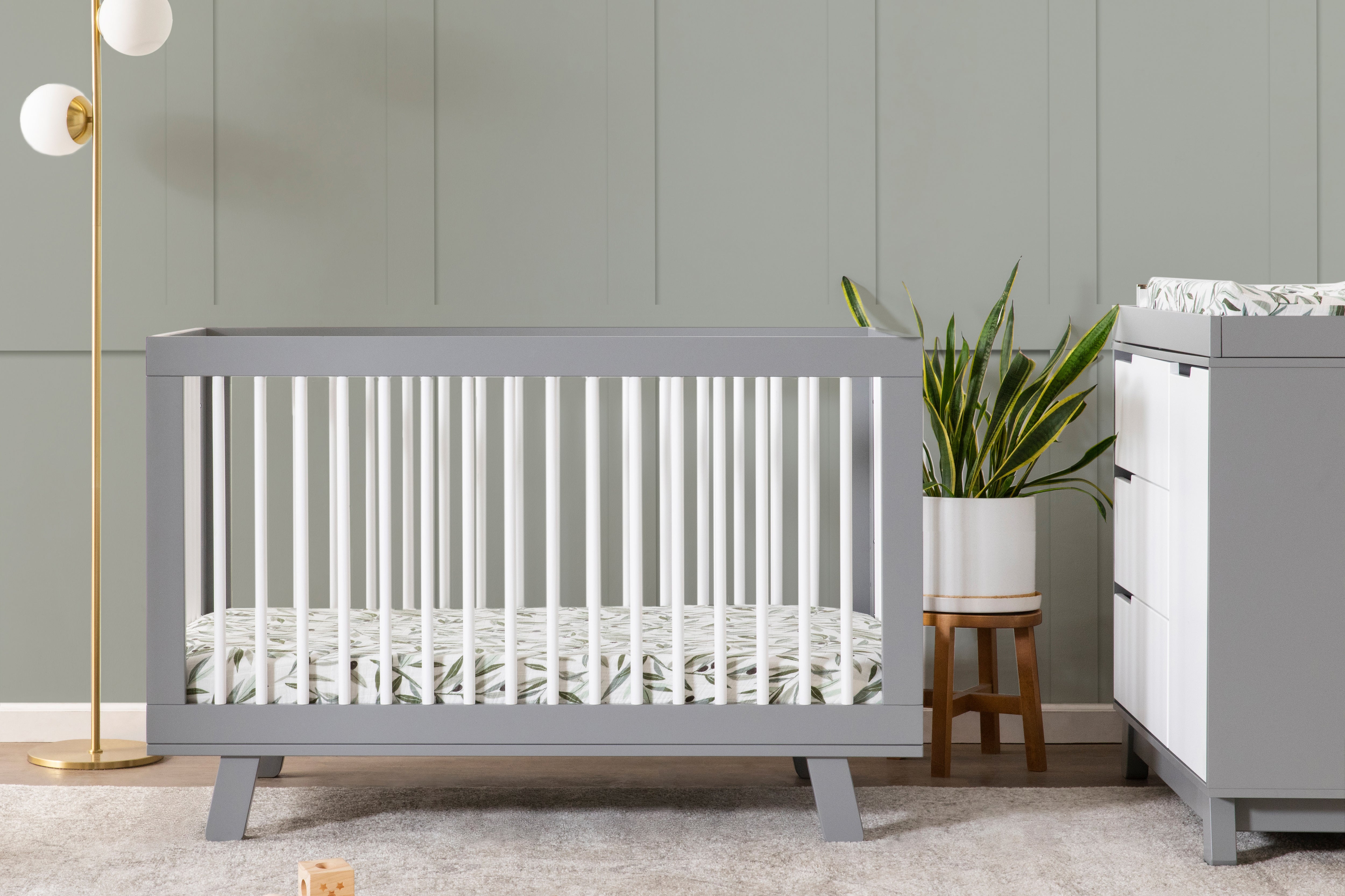 babyletto hudson crib grey white#color_grey-and-white