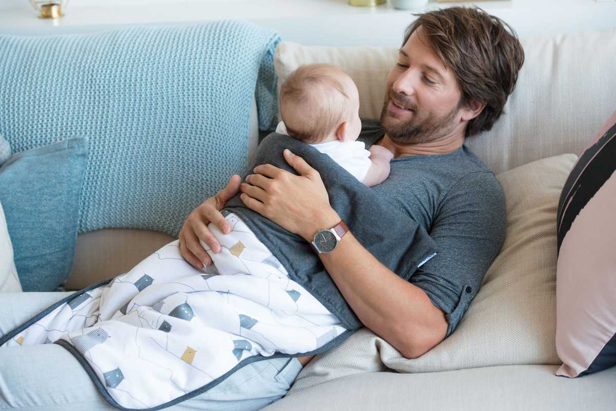 dad and baby on couch with bear grey doomoo dream blanket#color_bear-grey